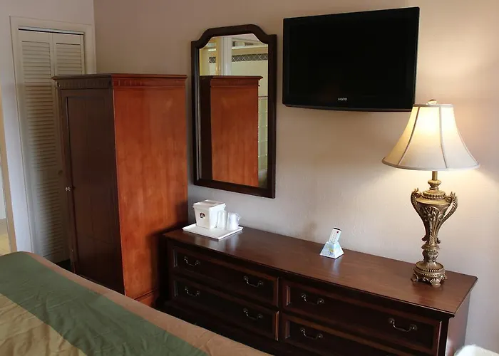 Rodeway Inn & Suites