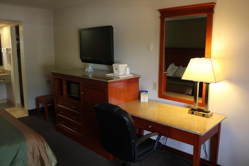 Hotel Rodeway & 3*